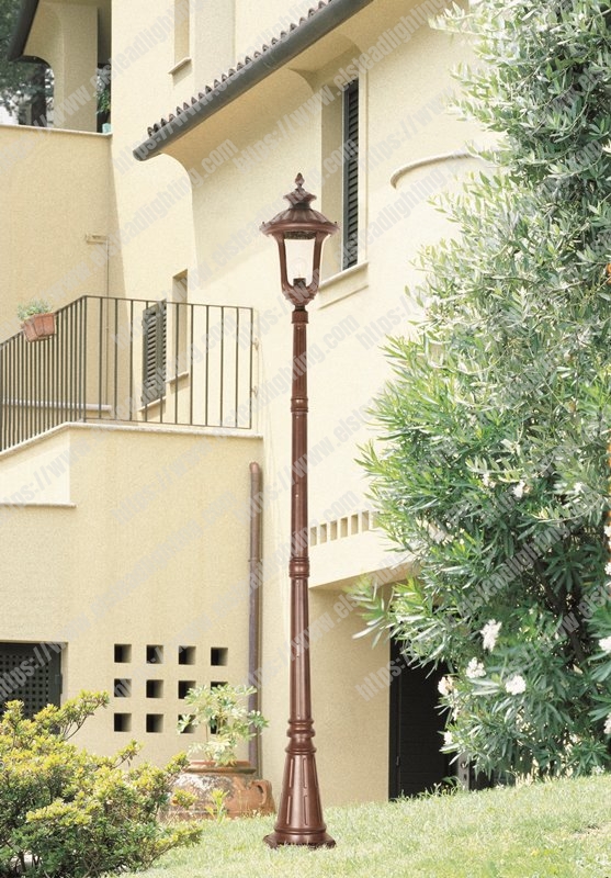 Chicago 1 Light Medium Lamp Post